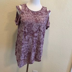Rock and Republic cold shoulder tee EUC